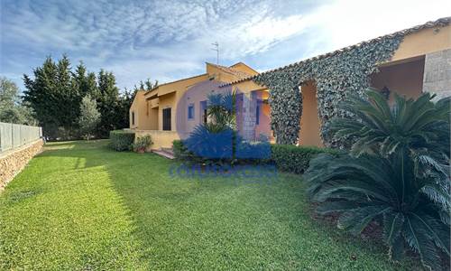 🏡 Villa indipendente con ampio giardino e finiture di pregio – Augusta, Via Ariosto